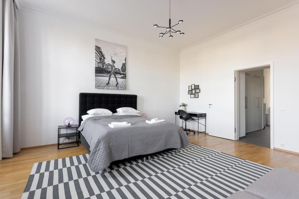 Franz 24 - Typical Viennese Apartment In The Heart Of Wenen Buitenkant foto