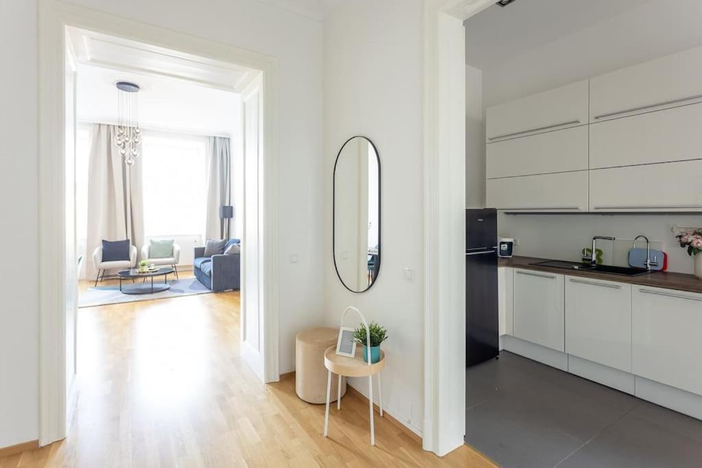 Franz 24 - Typical Viennese Apartment In The Heart Of Wenen Buitenkant foto